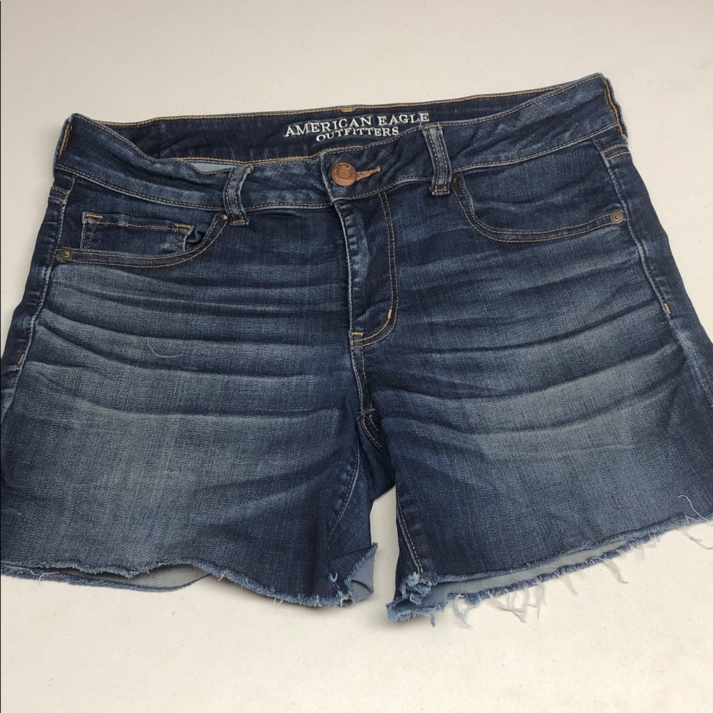 AMERICAN EAGLE MIDI JEAN SHORTS 12/31 ⭐️